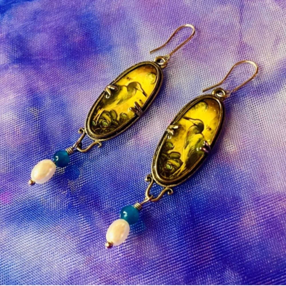 Vintage Antique Bird Cameo Pearl Drop Earrings Womens Kitschy Artsy Jewelry